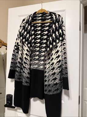 Love Token Black & White Houndstooth Open-Front Cardigan